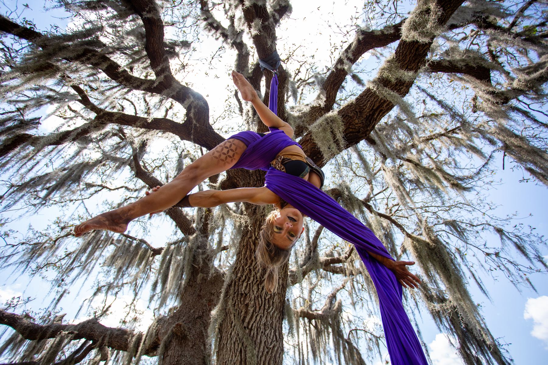 RISE, An Acrobatic Play — aerial performance
